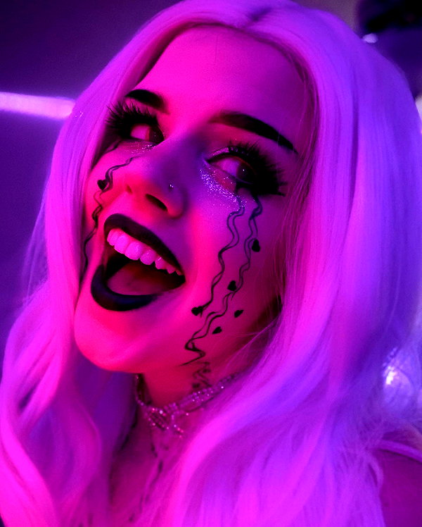 yeahimcaroline instagram image archive image