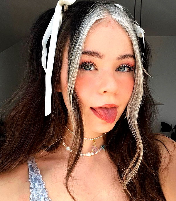 baddiesessence instagram image archive image