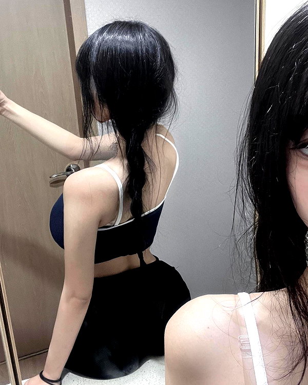 Archived image from @owol.xx on Instagram