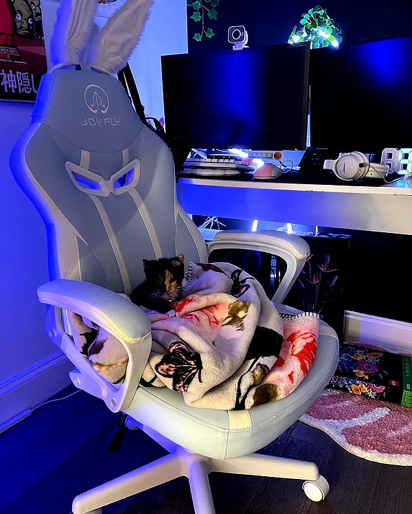 peachtoot.plz instagram image archive image