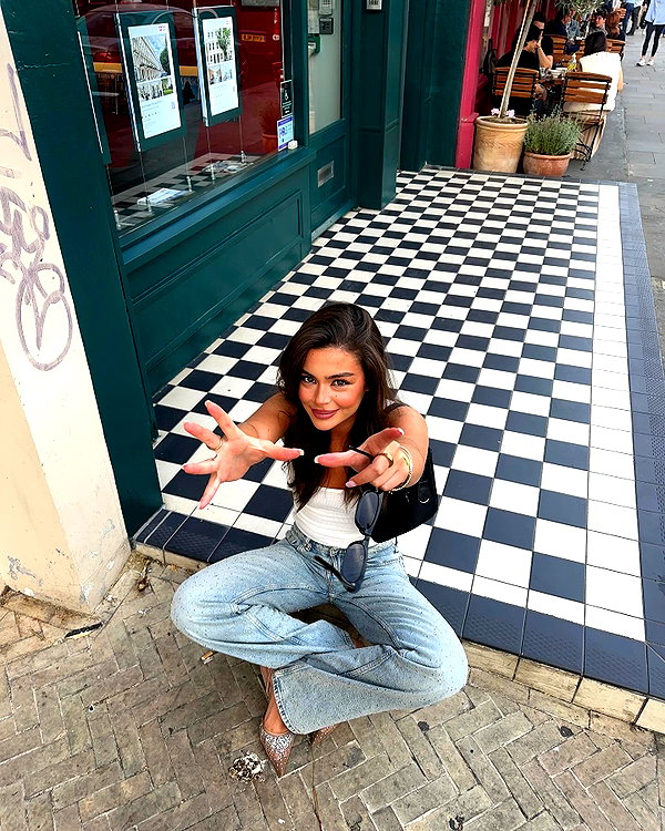 oliviaphillipps instagram image archive image