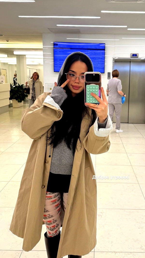 lyna_com2000 instagram image archive image
