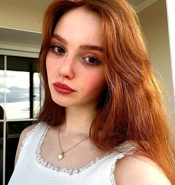 baddiesessence instagram image archive image
