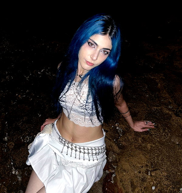 ayash.hila instagram image archive image