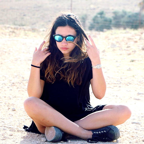 romi_henenson instagram image archive image