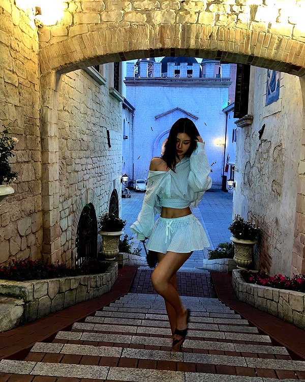 ll.lu1s instagram image archive image