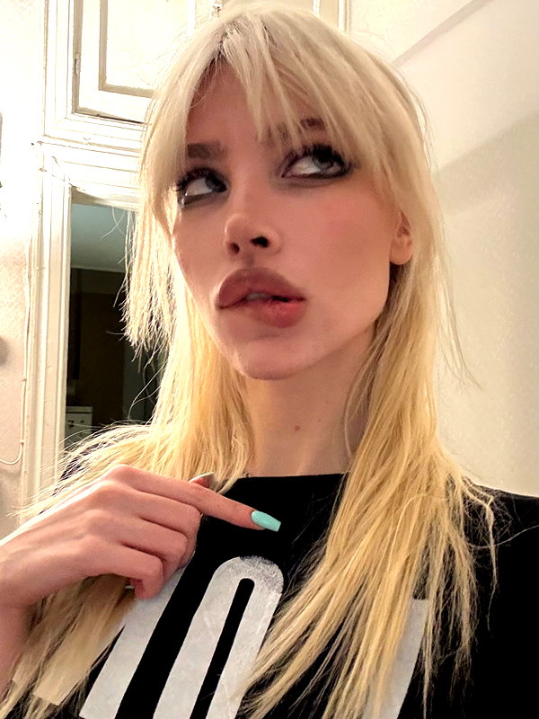 anya4everr instagram image archive image