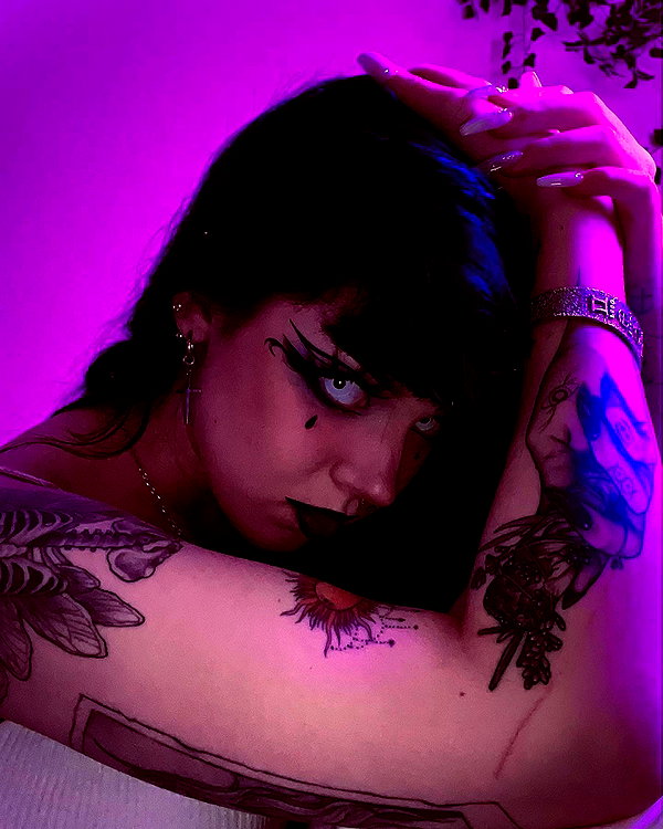 yeahimcaroline instagram image archive image
