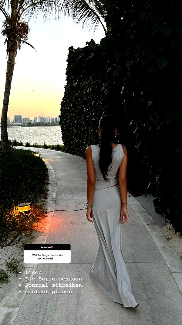 zoeliss instagram image archive image