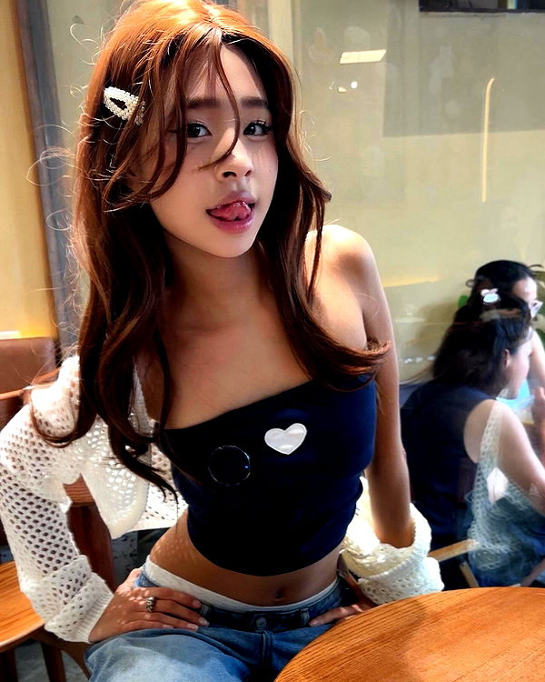 princessamelia_official instagram image archive image