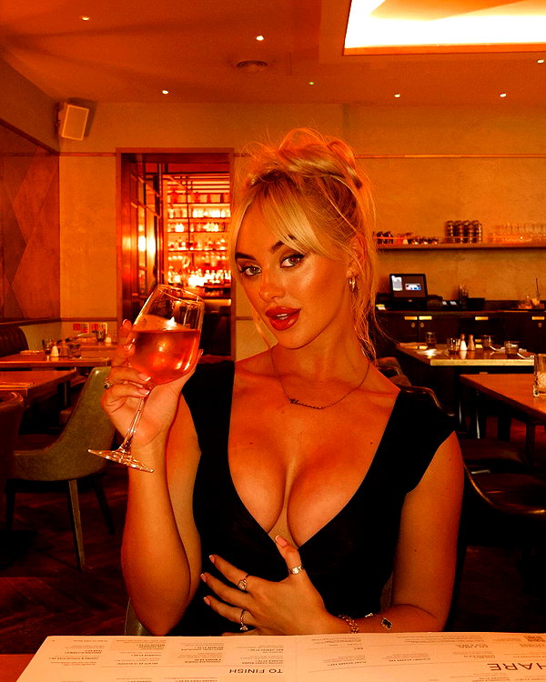 rhiannonbluee instagram image archive image