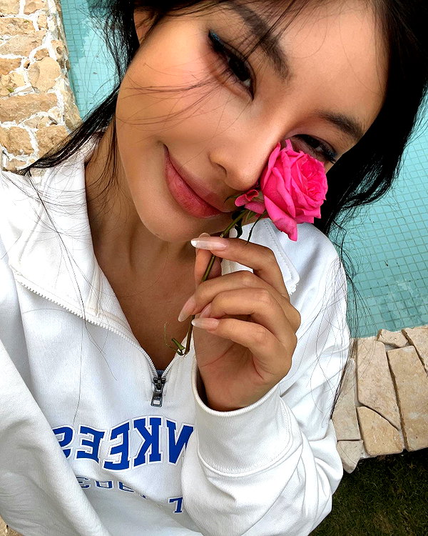 ll.lu1s instagram image archive image