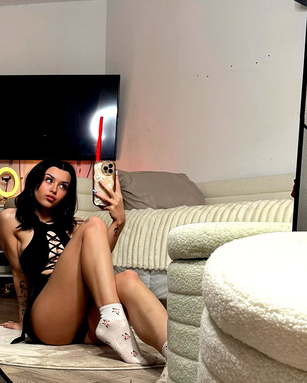 elerievans123 instagram image archive image