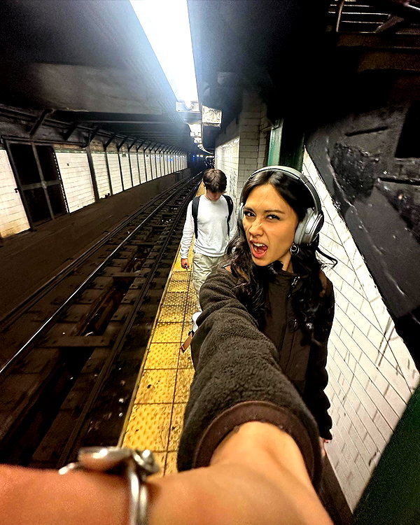 cait.knight instagram image archive image