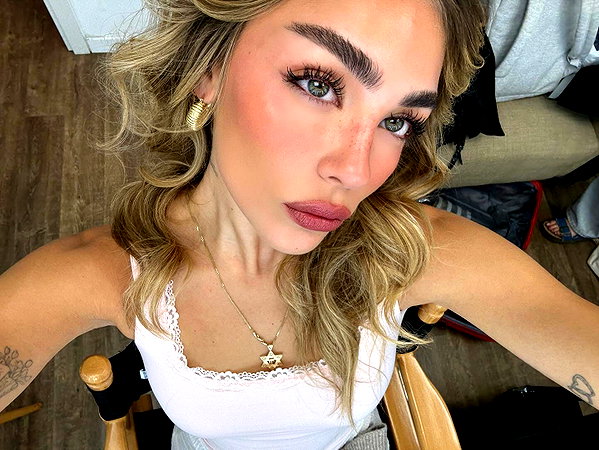 maya.keyy instagram image archive image