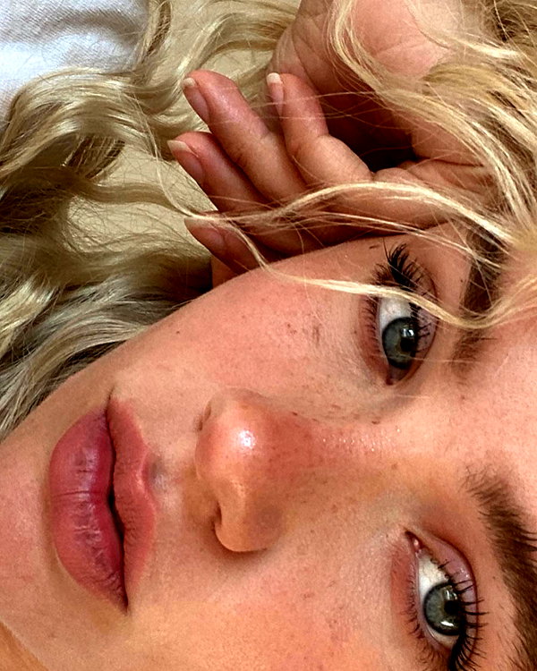 baddiesessence instagram image archive image