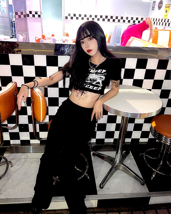 nixqq.425_ instagram image archive image