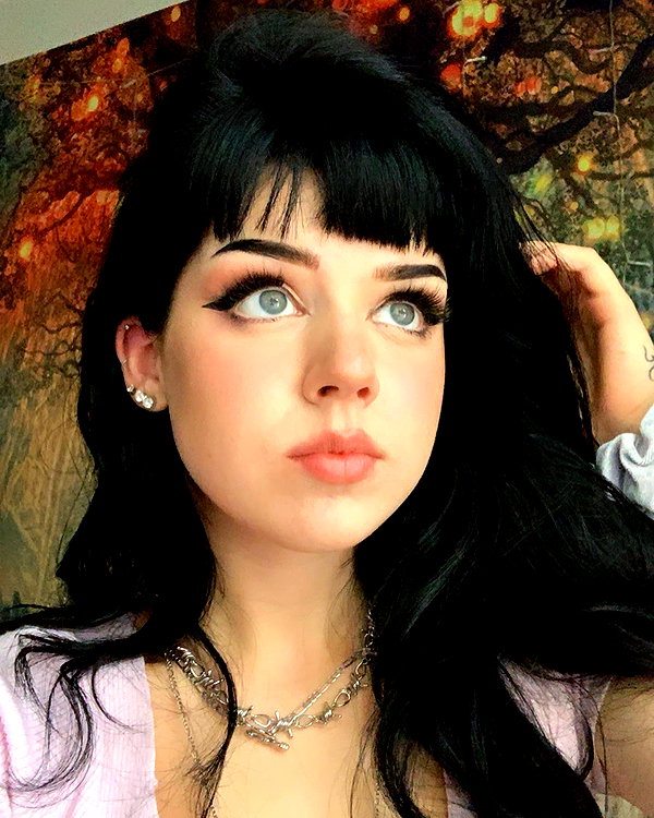 yeahimcaroline instagram image archive image