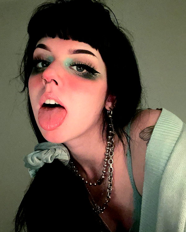 yeahimcaroline instagram image archive image