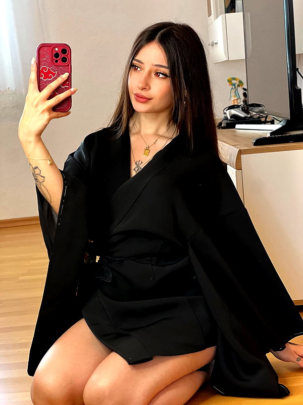 cata.leyah instagram image archive image