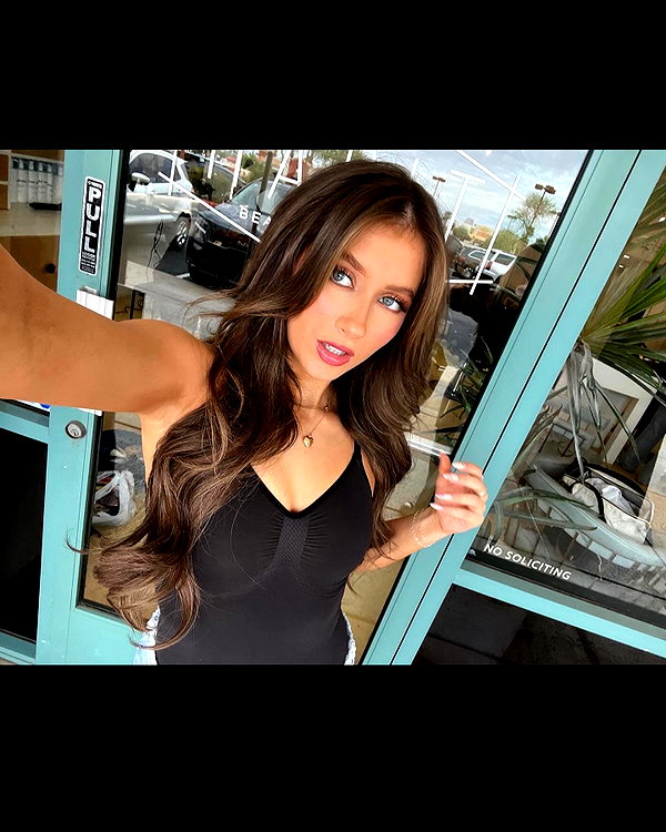 ellianawalmsley instagram image archive image