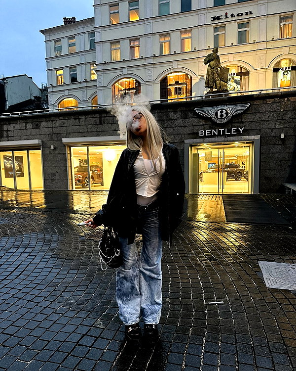 vik4au instagram image archive image
