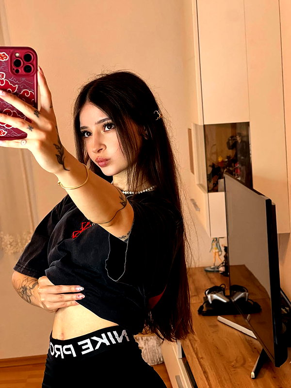 cata.leyah instagram image archive image
