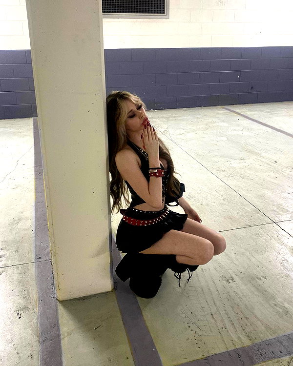 krystallea.cs instagram image archive image