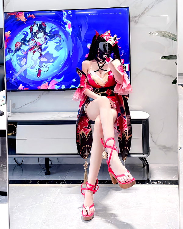 gallery_cosplayer instagram image archive image
