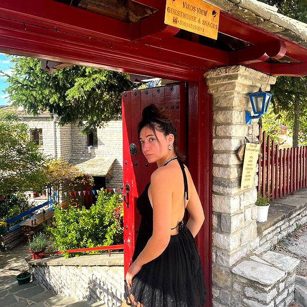 romi_henenson instagram image archive image