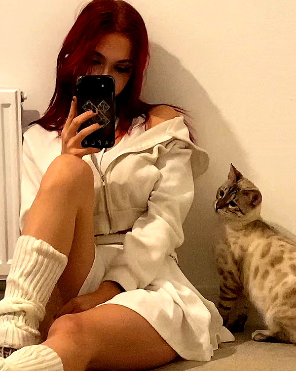 _roniira instagram image archive image
