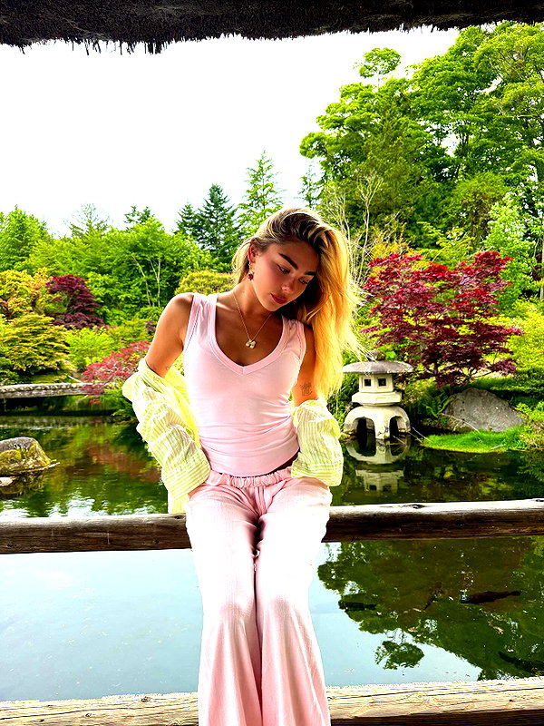 maya.keyy instagram image archive image
