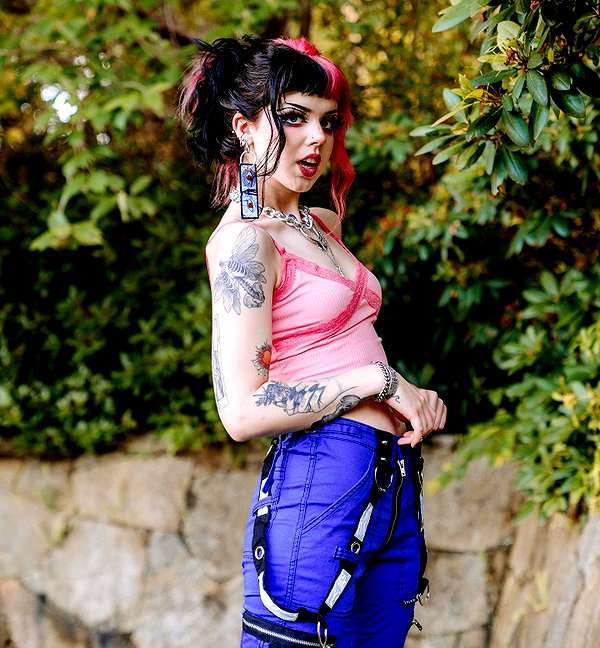 yeahimcaroline instagram image archive image