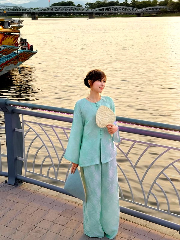 lyhythuedoxinh instagram image archive image
