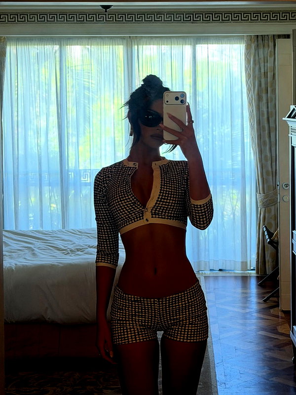 oliviaphillipps instagram image archive image