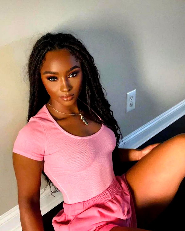 baddiesessence instagram image archive image