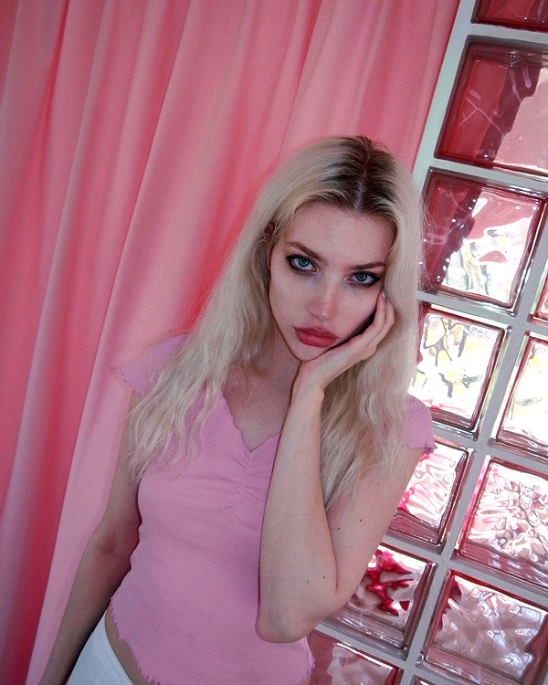 anya4everr instagram image archive image