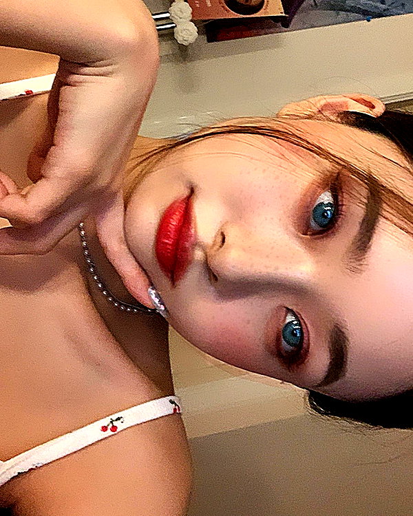 dear.zia instagram image archive image