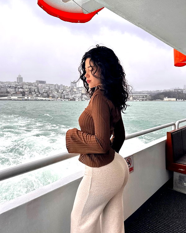 vanessa.rhd instagram image archive image