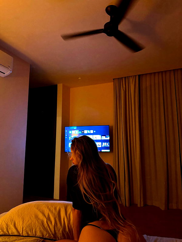 carolinezalog instagram image archive image