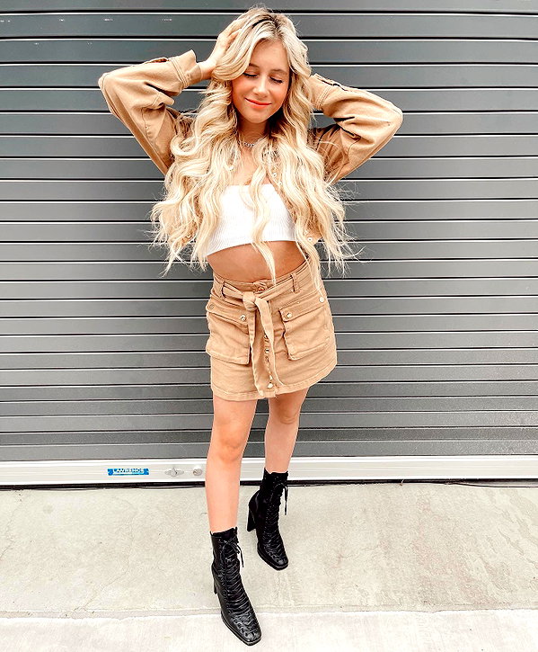 ellianawalmsley instagram image archive image