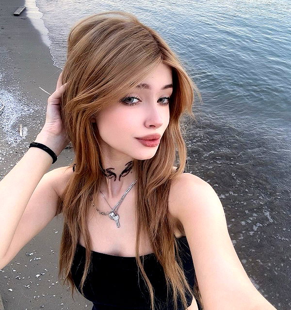 baddiesessence instagram image archive image