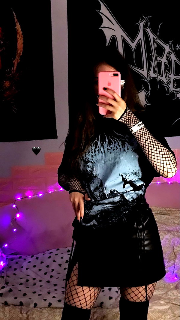 tiny.eviluv instagram image archive image