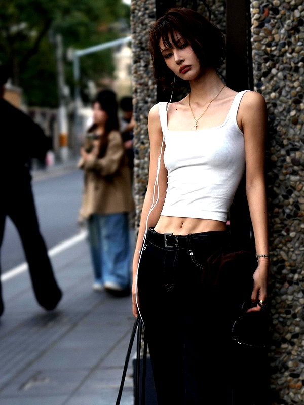 ll.lu1s instagram image archive image