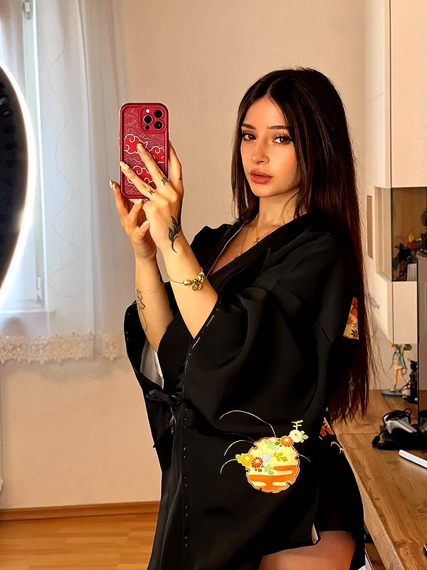 cata.leyah instagram image archive image