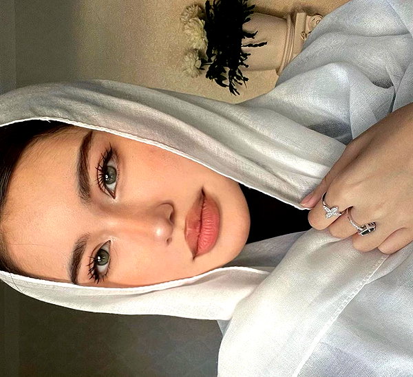 baddiesessence instagram image archive image