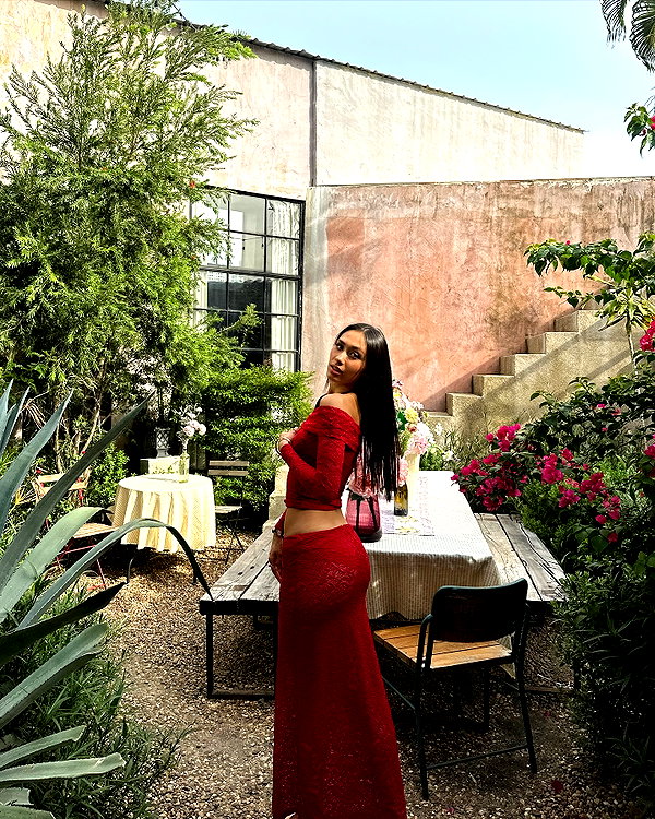 cait.knight instagram image archive image