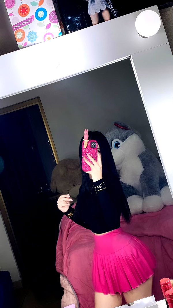 lesliesancheezz instagram image archive image