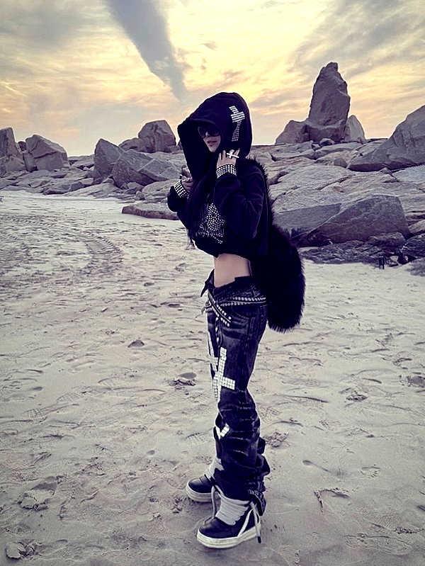 9unxx7 instagram image archive image