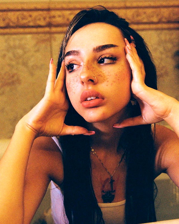 karin_orhov instagram image archive image